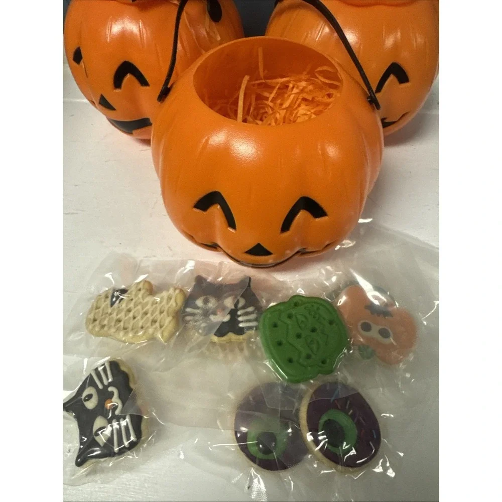 Thrills&Chills Lot Of 3 Hallow-scream Dog Snacks Cookies Doggie Pails BB9/21/25